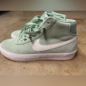 Women’s Nike SB Bruin High Shoes Size 6.5. Enamel Green